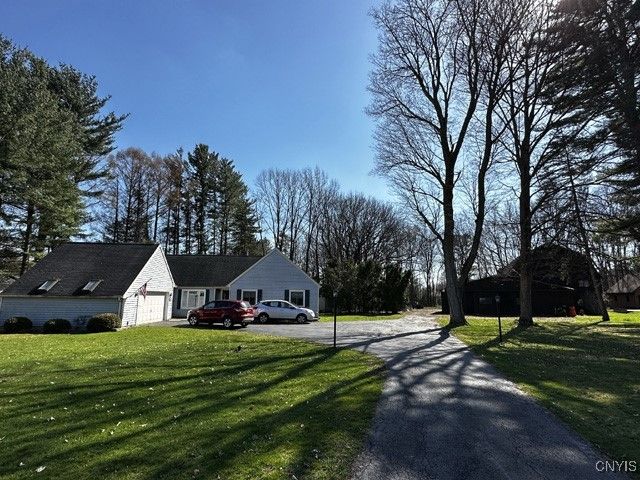 4050 Elmcrest Road, Salina, NY 13090