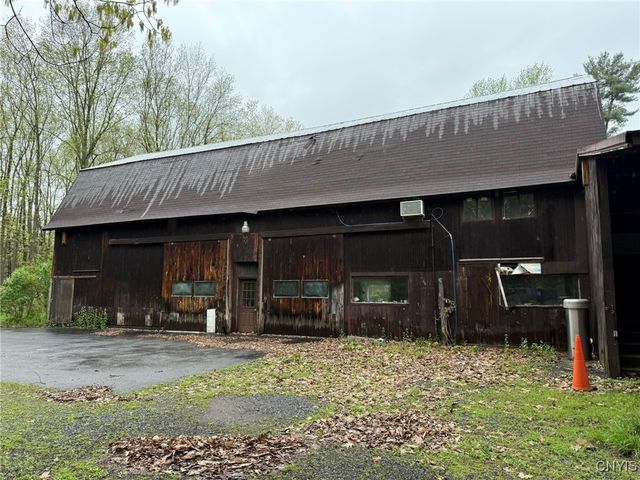 4050 Elmcrest Road, Salina, NY 13090