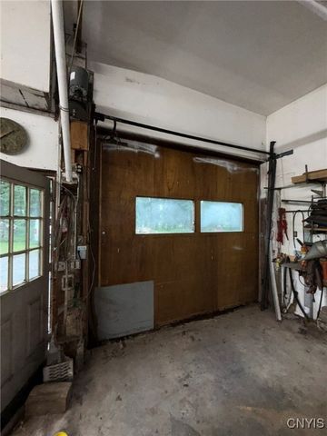 4050 Elmcrest Road, Salina, NY 13090