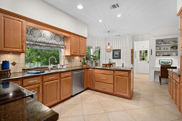23 Tanager Trail, The Woodlands, TX 77381