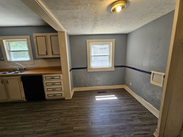 503 S West Street, Mt Vernon, MO 65712