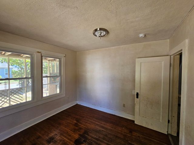 503 S West Street, Mt Vernon, MO 65712