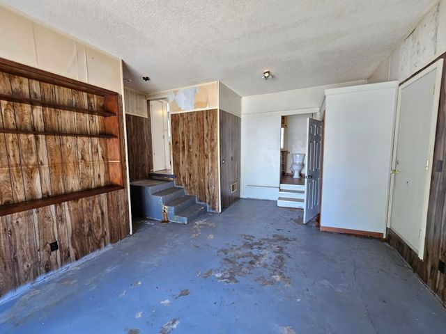 503 S West Street, Mt Vernon, MO 65712