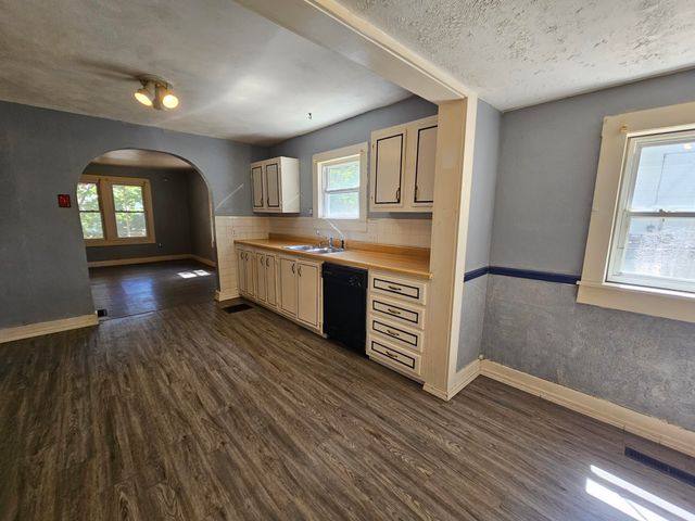 503 S West Street, Mt Vernon, MO 65712