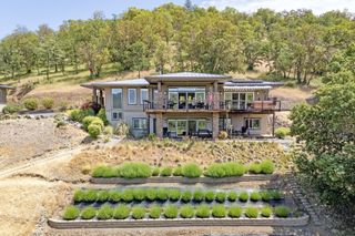 9300 John Day Drive, Gold Hill, OR 97525