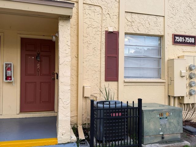 7501 GALLINETA COURT, Tampa, FL 33615
