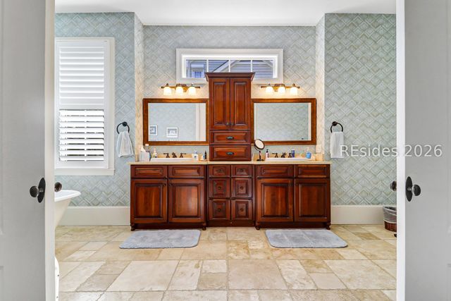 10 Bayley Point Ln, Hilton Head Island, SC 29926