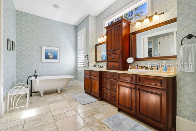 10 Bayley Point Ln, Hilton Head Island, SC 29926