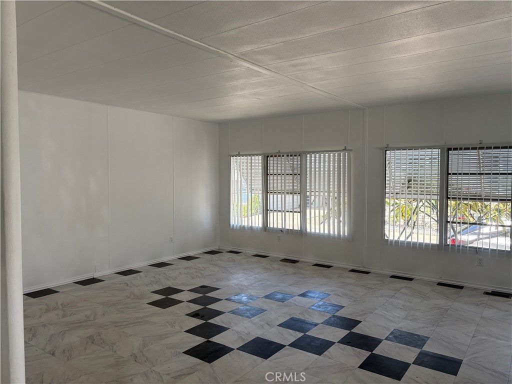 Image 3 of property listing at 2300 E Valley Parkway 199, Escondido, CA 92027