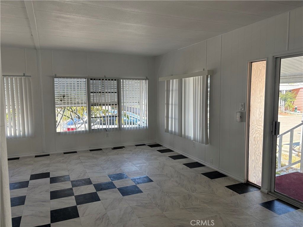 Image 4 of property listing at 2300 E Valley Parkway 199, Escondido, CA 92027