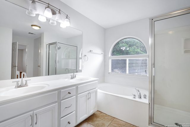 13738 Riverbank Pass, Helotes, TX 78023