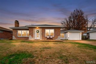 10033 Coventry Lane, St Louis, MO 63123