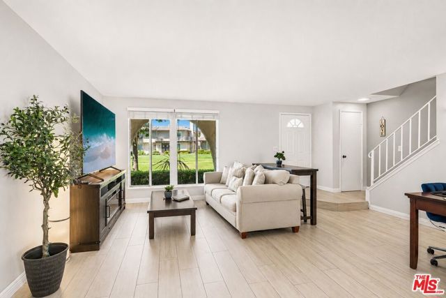 24249 La Glorita Circle, Newhall (santa Clarita), CA 91321