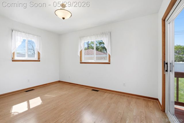 3327 N Lynn Court, Trenton, MI 48183