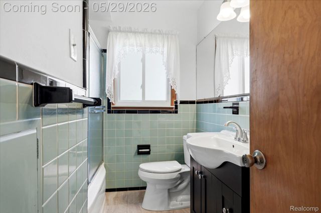 3327 N Lynn Court, Trenton, MI 48183