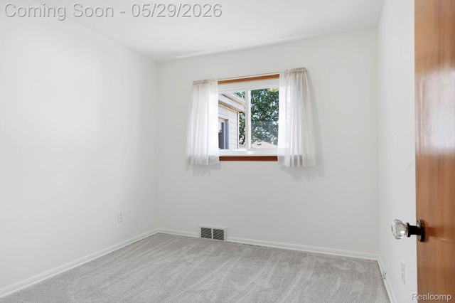 3327 N Lynn Court, Trenton, MI 48183