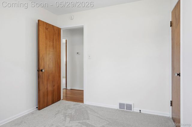3327 N Lynn Court, Trenton, MI 48183