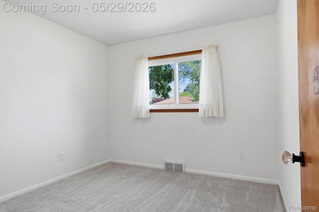 3327 N Lynn Court, Trenton, MI 48183