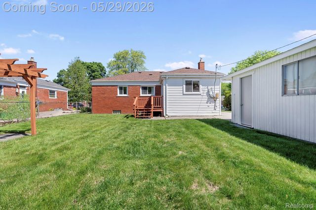 3327 N Lynn Court, Trenton, MI 48183