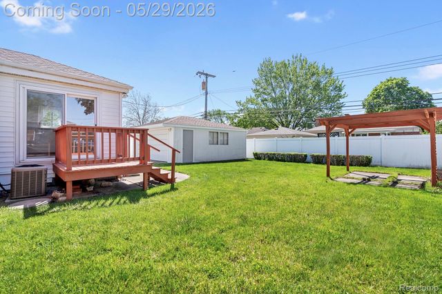 3327 N Lynn Court, Trenton, MI 48183