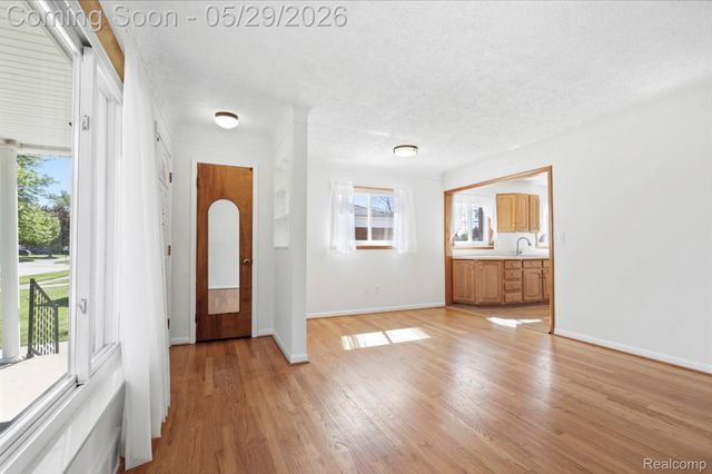3327 N Lynn Court, Trenton, MI 48183
