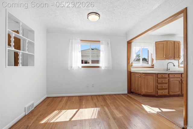 3327 N Lynn Court, Trenton, MI 48183