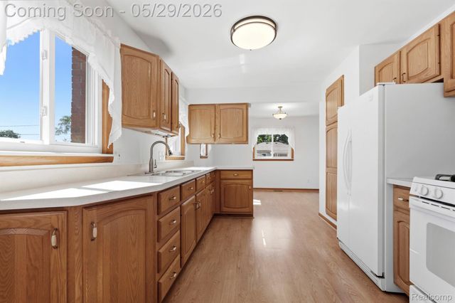 3327 N Lynn Court, Trenton, MI 48183