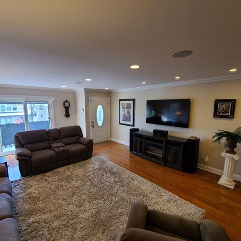 7803 5TH AVE, North Bergen, NJ 07047