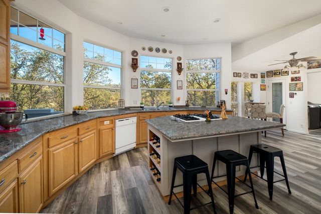 24090 Restive Way, Grass Valley, CA 95949