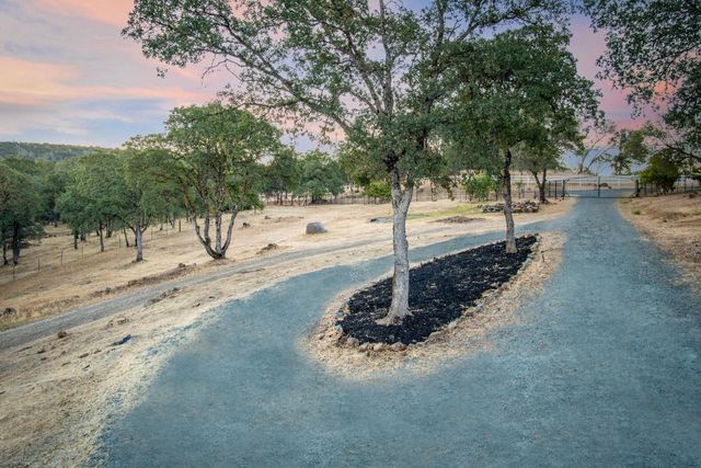 24090 Restive Way, Grass Valley, CA 95949