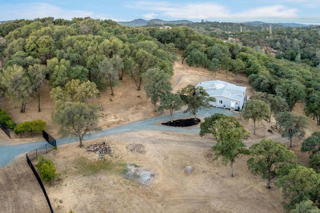 24090 Restive Way, Grass Valley, CA 95949