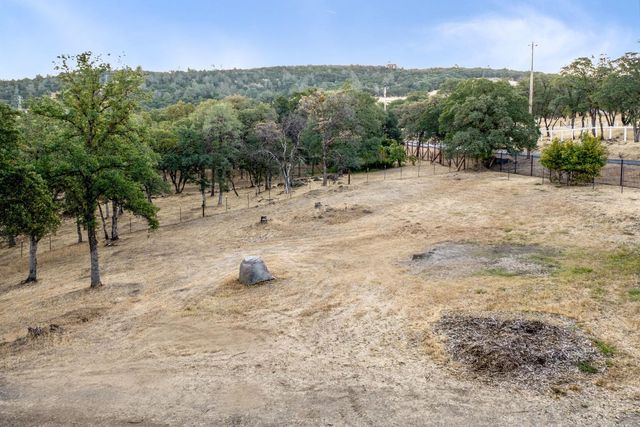 24090 Restive Way, Grass Valley, CA 95949