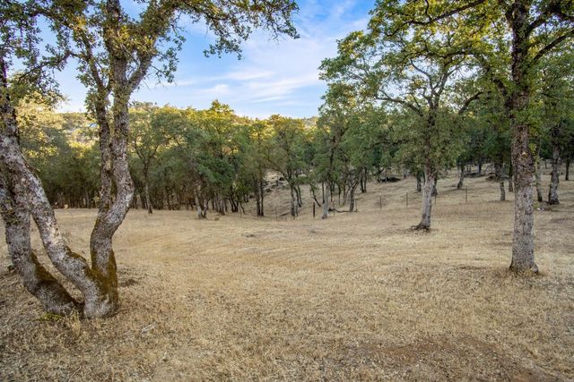 24090 Restive Way, Grass Valley, CA 95949