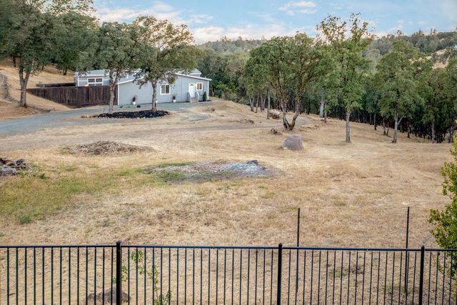 24090 Restive Way, Grass Valley, CA 95949