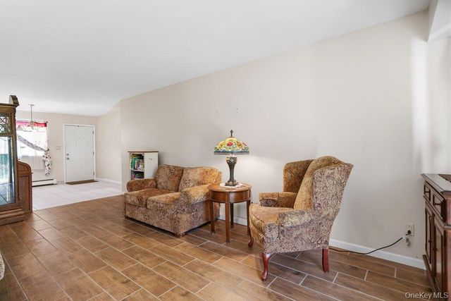 404 Towne House Village 404, Islandia, NY 11749