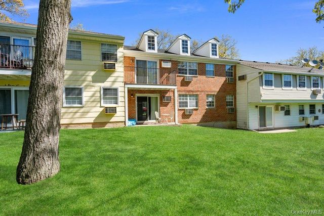 404 Towne House Village 404, Islandia, NY 11749
