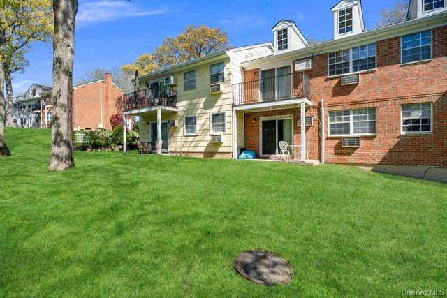 404 Towne House Village 404, Islandia, NY 11749