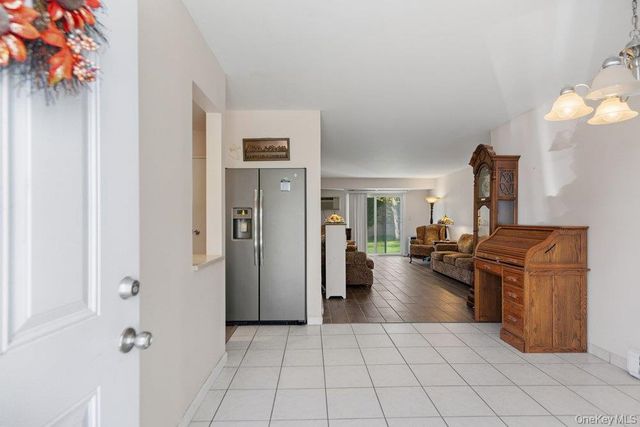 404 Towne House Village 404, Islandia, NY 11749
