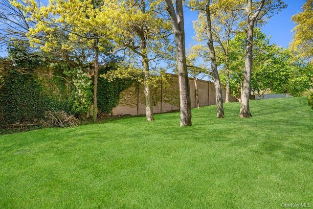 404 Towne House Village 404, Islandia, NY 11749