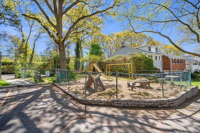 404 Towne House Village 404, Islandia, NY 11749