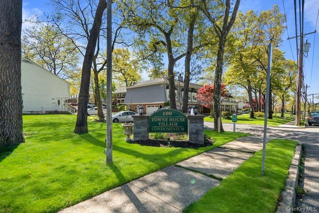 404 Towne House Village 404, Islandia, NY 11749