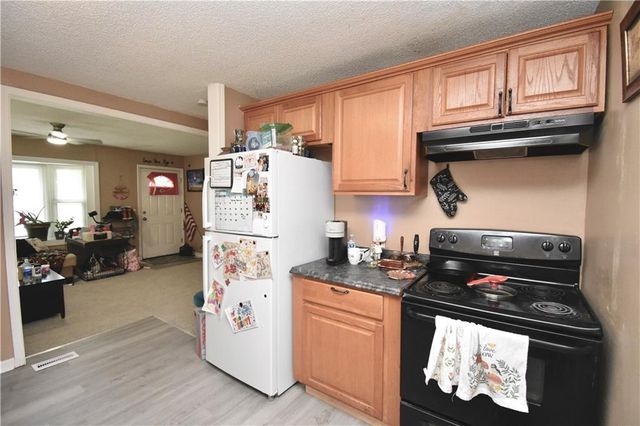 5239 N BRISTOL Avenue, Kansas City, MO 64119