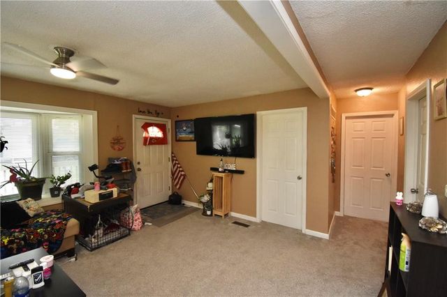 5239 N BRISTOL Avenue, Kansas City, MO 64119