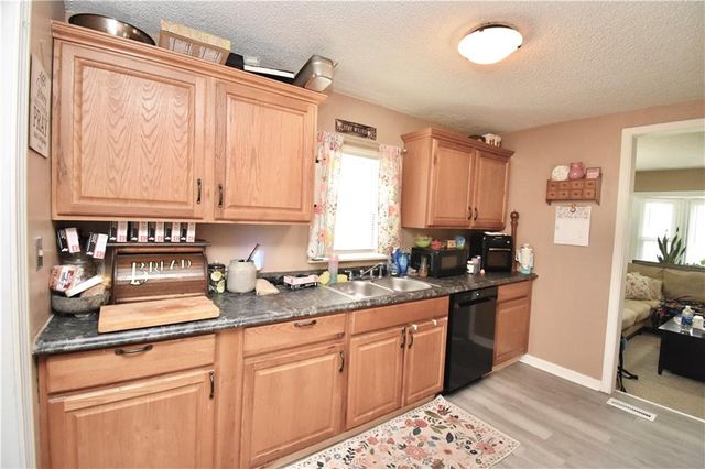 5239 N BRISTOL Avenue, Kansas City, MO 64119