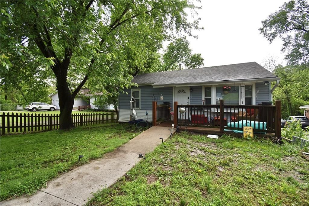 5239 N BRISTOL Avenue, Kansas City, MO 64119