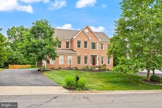 22566 FOREST RUN DR, Ashburn, VA 20148