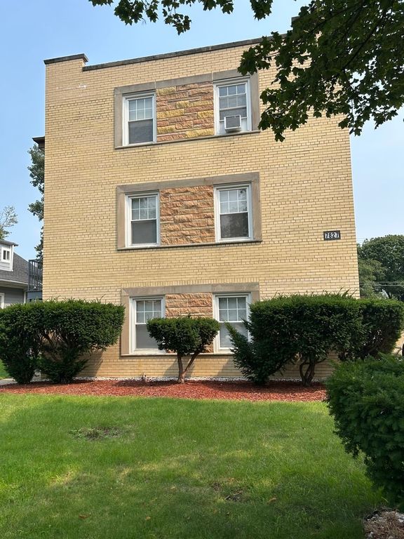 7827 Niles Center Road 2A, Skokie, IL 60077