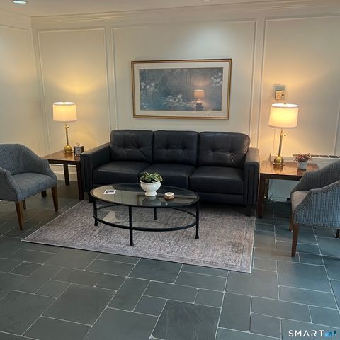 779 Prospect Avenue 15, West Hartford, CT 06105