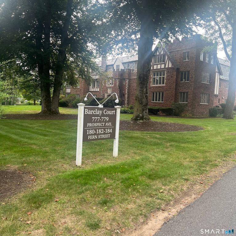 779 Prospect Avenue 15, West Hartford, CT 06105