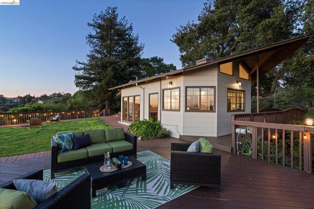 11448 Lochard St, Oakland, CA 94605